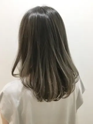 セミロング カラー 松戸　レイヤーカット 野口　康太郎のヘアスタイル