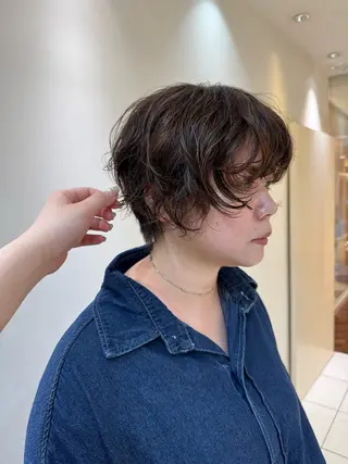 ショート パーマ 岡乃 麻衣のヘアスタイル