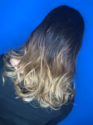 セミロング カラー shi hoのヘアスタイル