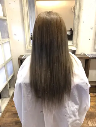 ロング カラー GRANDE アオキのヘアスタイル