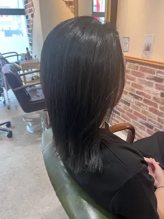 ミディアム 飯星慧斗 /ブリーチ、縮毛矯正のヘアスタイル