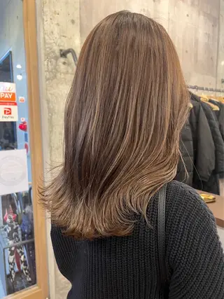 カラー やさかわ ももかのヘアスタイル