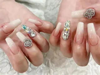 ネイル nailsalon Mirrorのネイルデザイン