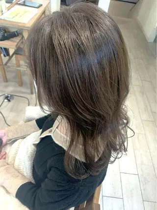 ミディアム カラー 勝野 優佳のヘアスタイル