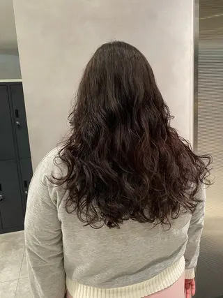 ロング パーマ コテ巻き風パーマ🫧 韓国パーマ反町海大のヘアスタイル