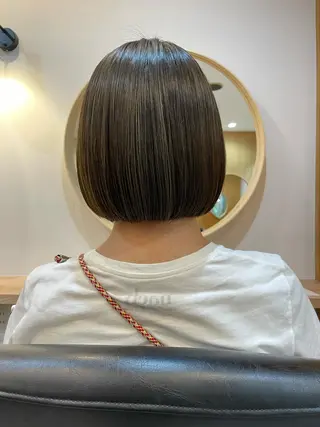 ミディアム カラー akane .のヘアスタイル