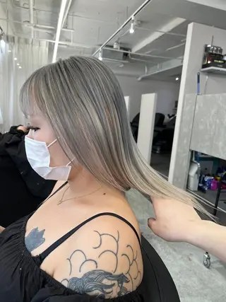 セミロング カラー REAL【レアル】所属・グレージュ/透け感 カラー/透明感カラーのヘアスタイル