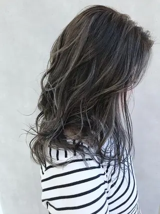 カラー ミディアム MOU namba ムウナンバのヘアスタイル