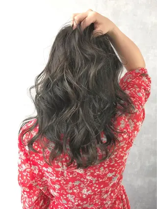 セミロング カラー TOMOYAレイヤー ブリーチ縮毛矯正のヘアスタイル