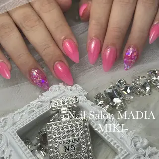 ネイル MADIA本厚木店所属・MADIA _mikiのネイルデザイン
