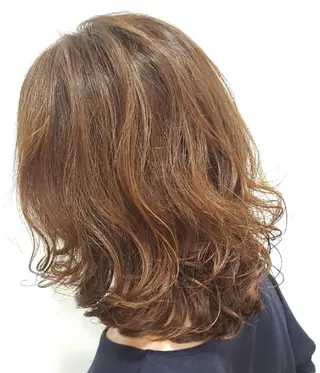 ミディアム 若泉 真梨のヘアスタイル