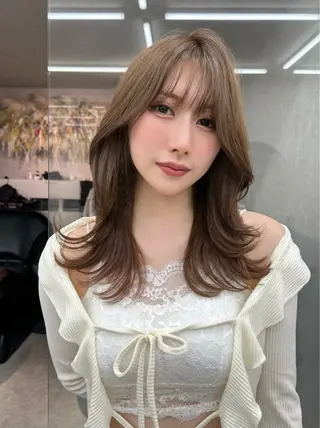 ミディアム カラー ヘアアレンジ fumika🎀 韓国ヘア×ベージュのヘアスタイル