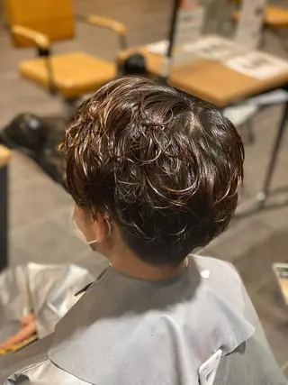 パーマ メンズ 尾崎 優也のヘアスタイル