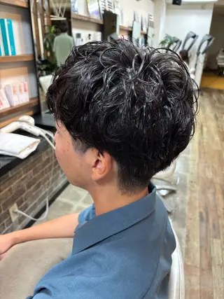 パーマ ヘアアレンジ メンズ ✨デザインカラー✨髪 質改善🫧イツキ🍒のヘアスタイル