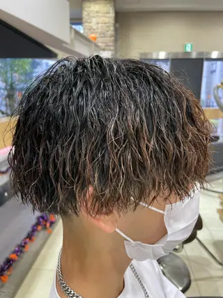 パーマ メンズ ウルフ/センタ- パート【ナナミ】のヘアスタイル