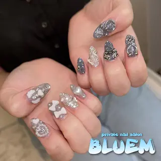 ネイル BLUEM なな🐶のネイルデザイン