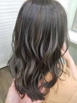 セミロング カラー ✴️Siesta✴️ 透明感ヘアカラーのヘアスタイル
