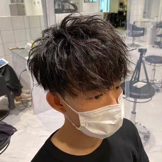 ショート パーマ メンズ 赤み消し🌿 透明感カラー🫧のヘアスタイル