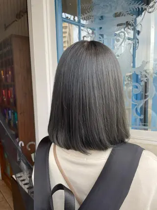 カラー 栗林 茉那のヘアスタイル
