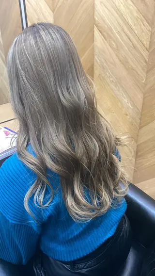 ロング カラー 柔らかカラー🥛 mayucoのヘアスタイル