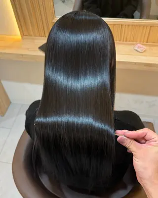 ロング attrait南堀江所属・乾かすだけで艶髪 松村海世のヘアスタイル