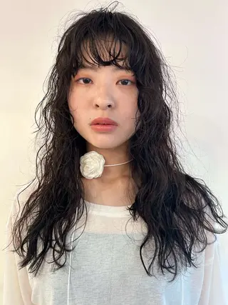 ロング パーマ Maruquee de mashu所属・みうら ありさのヘアスタイル