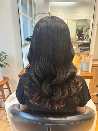 セミロング コテ巻き風パーマ🫧 麻尋のヘアスタイル