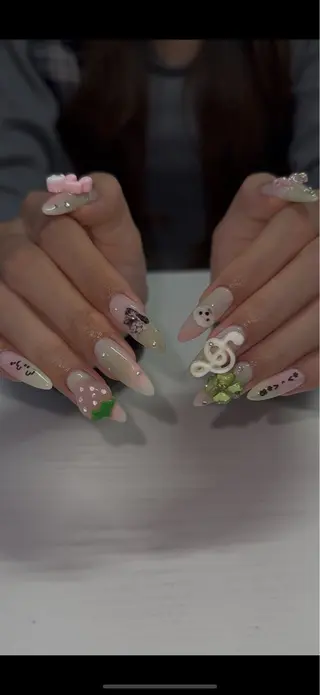 ネイル Sarina ⋆⭒˚のネイルデザイン