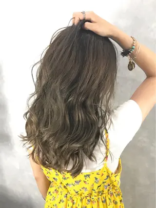 セミロング カラー TOMOYAレイヤー ブリーチ縮毛矯正のヘアスタイル