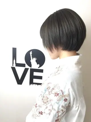 ショート カラー ✂️小顔カット✂️ 山本有紀のヘアスタイル
