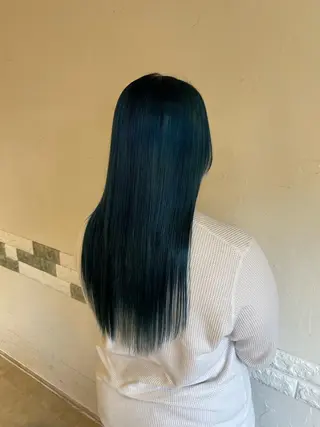 セミロング 秋元 佳乃のヘアスタイル