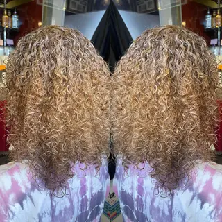 ミディアム 👑派手髪/カット 👑ANRYのヘアスタイル