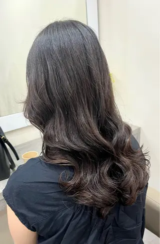 セミロング パーマ 波巻きウェーブ 韓国風パーマ 纐纈のヘアスタイル