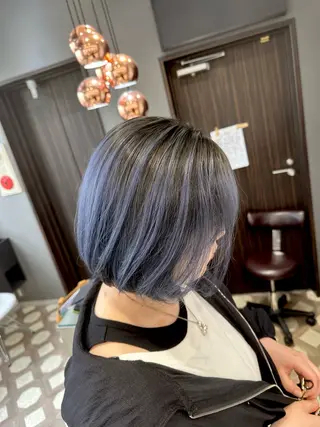 ショート カラー バレイヤージュ/ ミルクティーベージュのヘアスタイル
