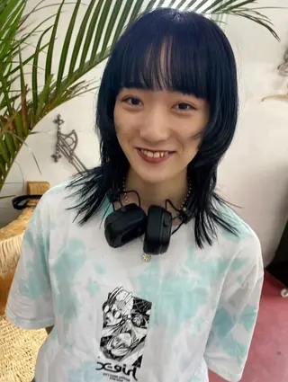 ミディアム カラー qiie ワンカラー ダブルカラーのヘアスタイル