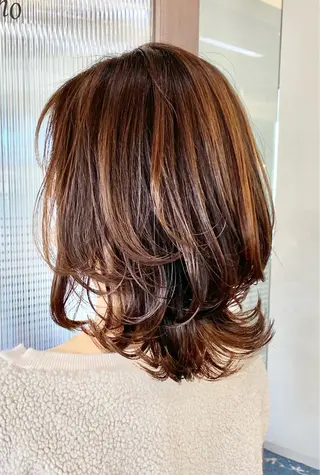 ミディアム 鈴木 千恵子のヘアスタイル