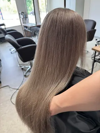 ロング ✨艶ブリーチカラー✨ ✨艶髪ストレート✨のヘアスタイル