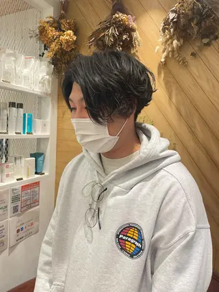 ショート パーマ メンズ 鈴村 大介のヘアスタイル