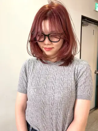 ミディアム カラー mizuki/ピンク ベージュ.レイヤーのヘアスタイル