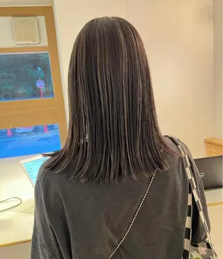 ミディアム ボブ/ハイトーン YUIのヘアスタイル