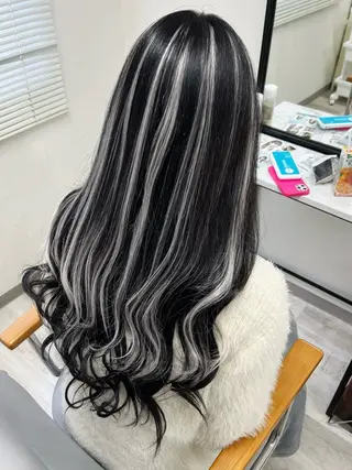 ロング SHOWROOM uikiのヘアスタイル