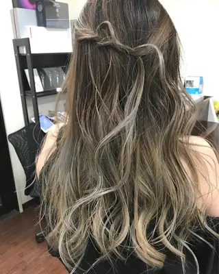 カラー メンズハイトーン メンズバレイヤージュのヘアスタイル