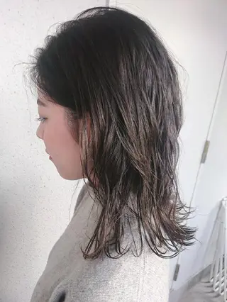 ミディアム カラー yoshi （髙橋）のヘアスタイル