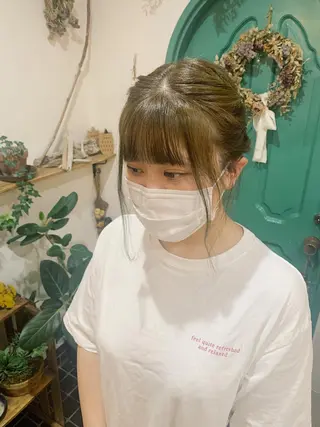 セミロング 佐藤 美咲のヘアスタイル