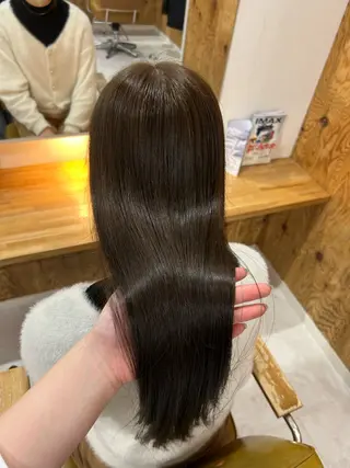 ロング カラー 岡部 花桜のヘアスタイル