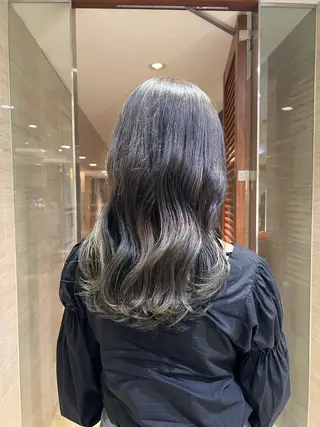 ロング カラー ヘアアレンジ hina 🛋️ブリーチカラーのヘアスタイル