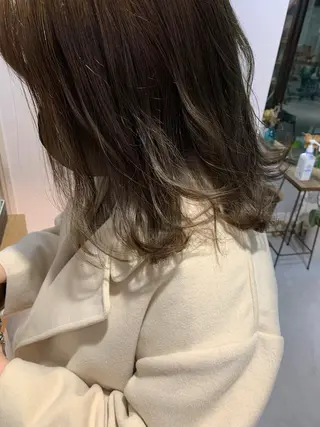 セミロング カラー ヘアアレンジ pu+on. nailworks所属・fuyumi / ニュアンスネイルのネイルデザイン