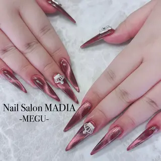 ネイル MADIA藤沢所属・MADIA MEGUのネイルデザイン