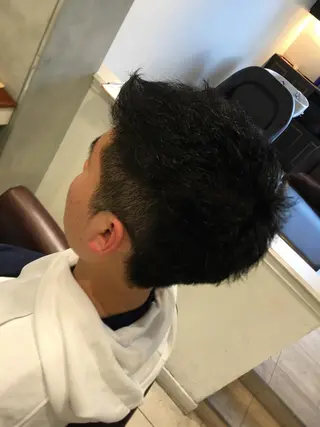 ショート メンズ ブリーチカラー🌈 嘉名 真樹のヘアスタイル