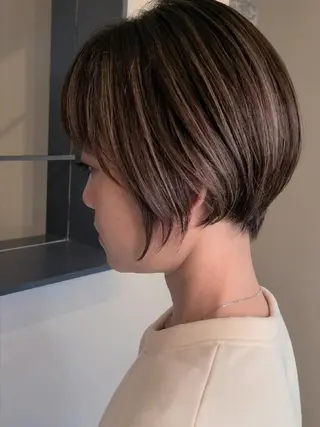 ショート カラー ブリーチカラー🌈 嘉名 真樹のヘアスタイル